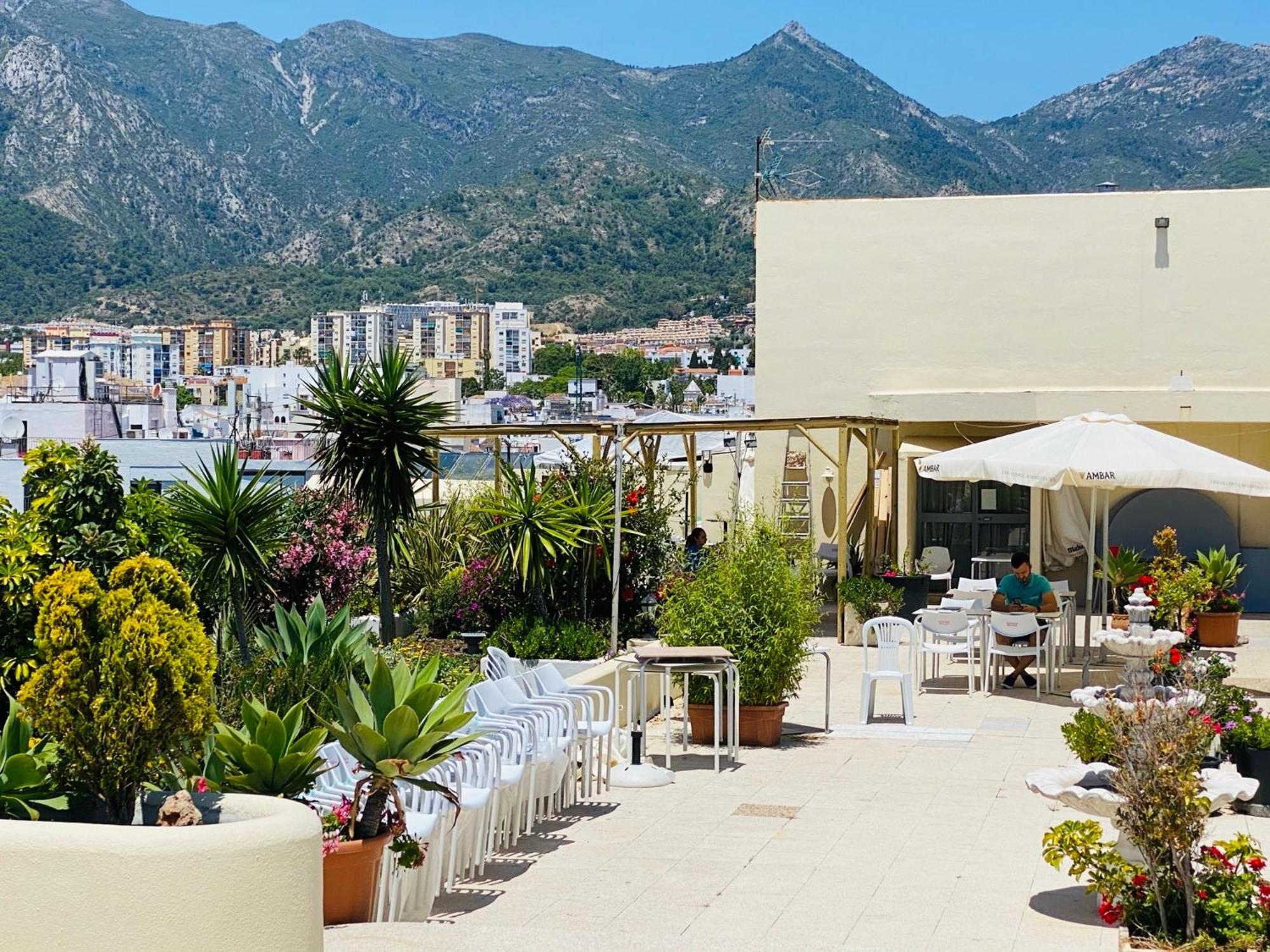 Apartment On The First Line Of The Sea With A View And Free Parking Marbella Exterior foto