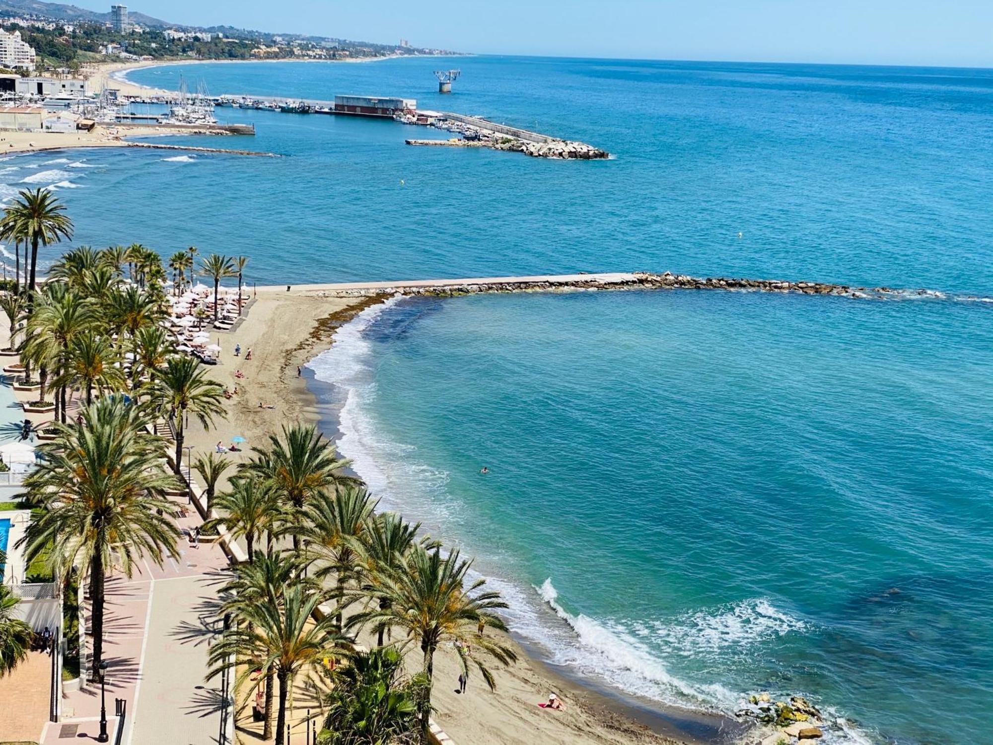 Apartment On The First Line Of The Sea With A View And Free Parking Marbella Exterior foto