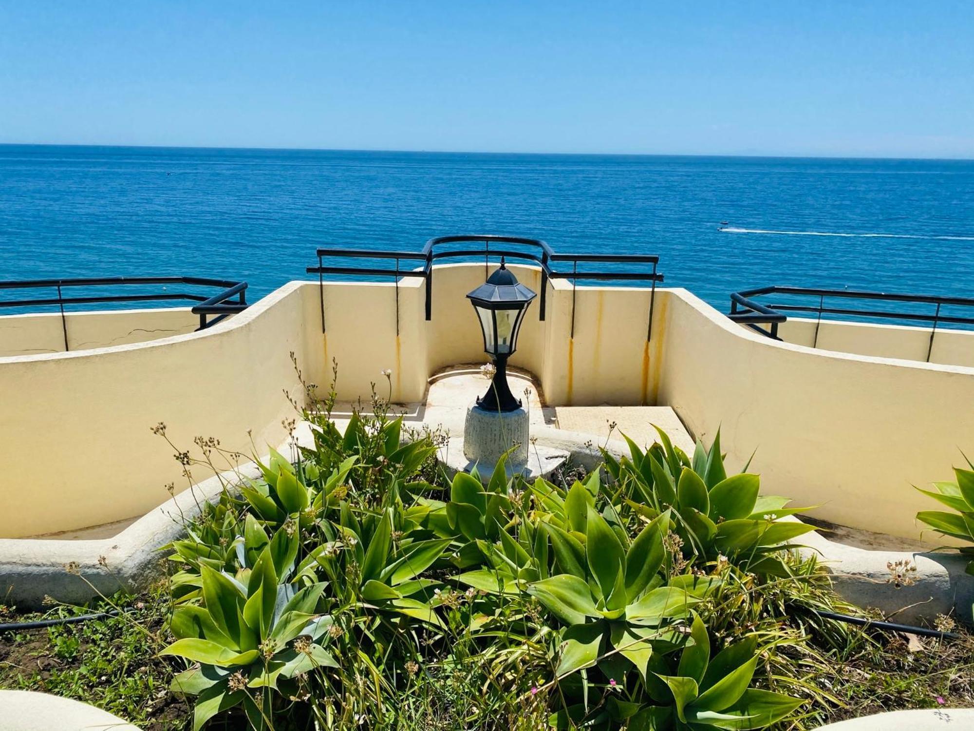 Apartment On The First Line Of The Sea With A View And Free Parking Marbella Exterior foto