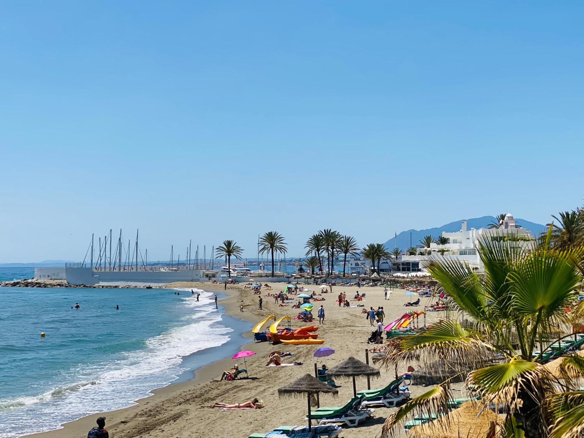 Apartment On The First Line Of The Sea With A View And Free Parking Marbella Exterior foto