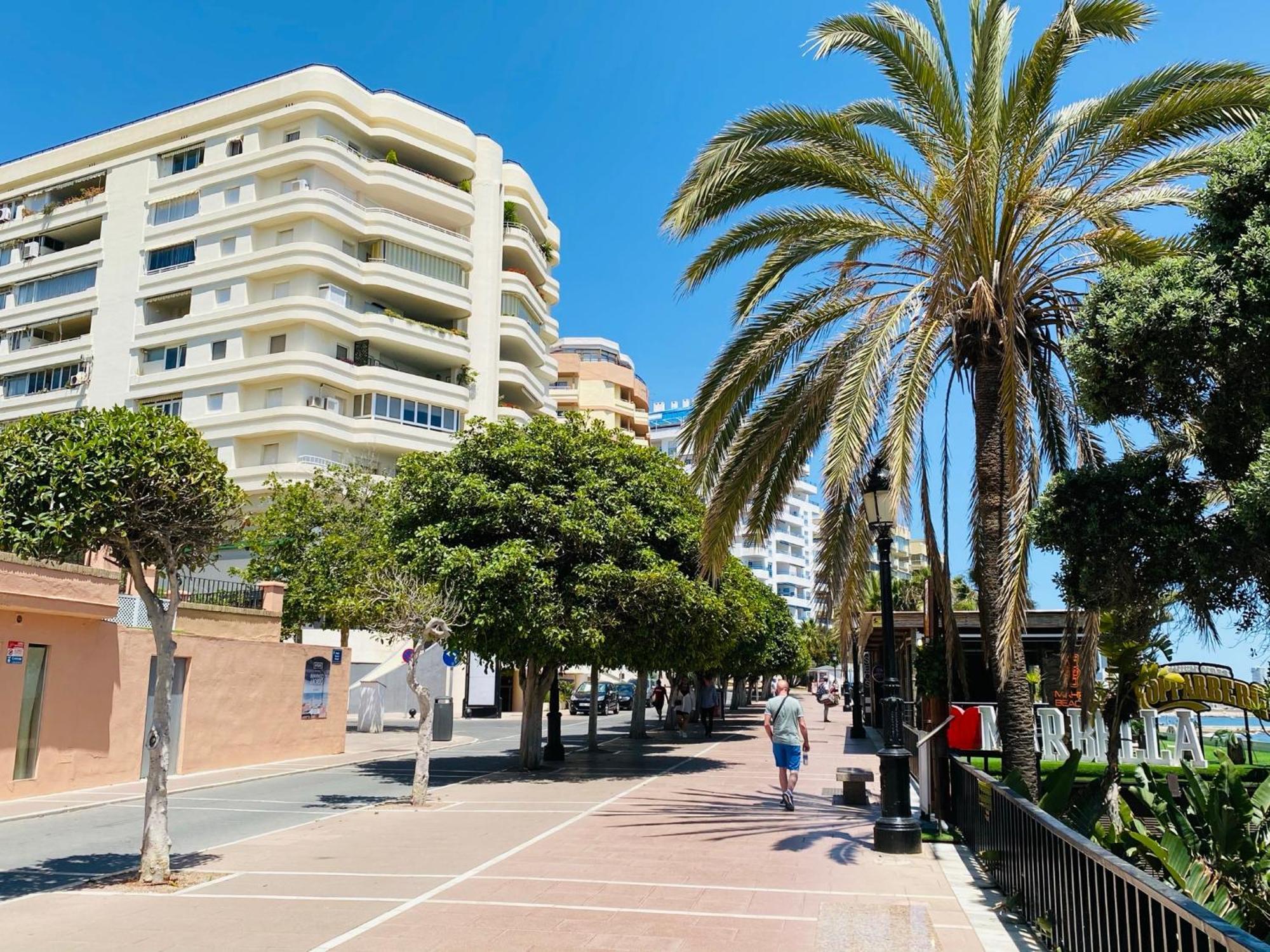 Apartment On The First Line Of The Sea With A View And Free Parking Marbella Exterior foto