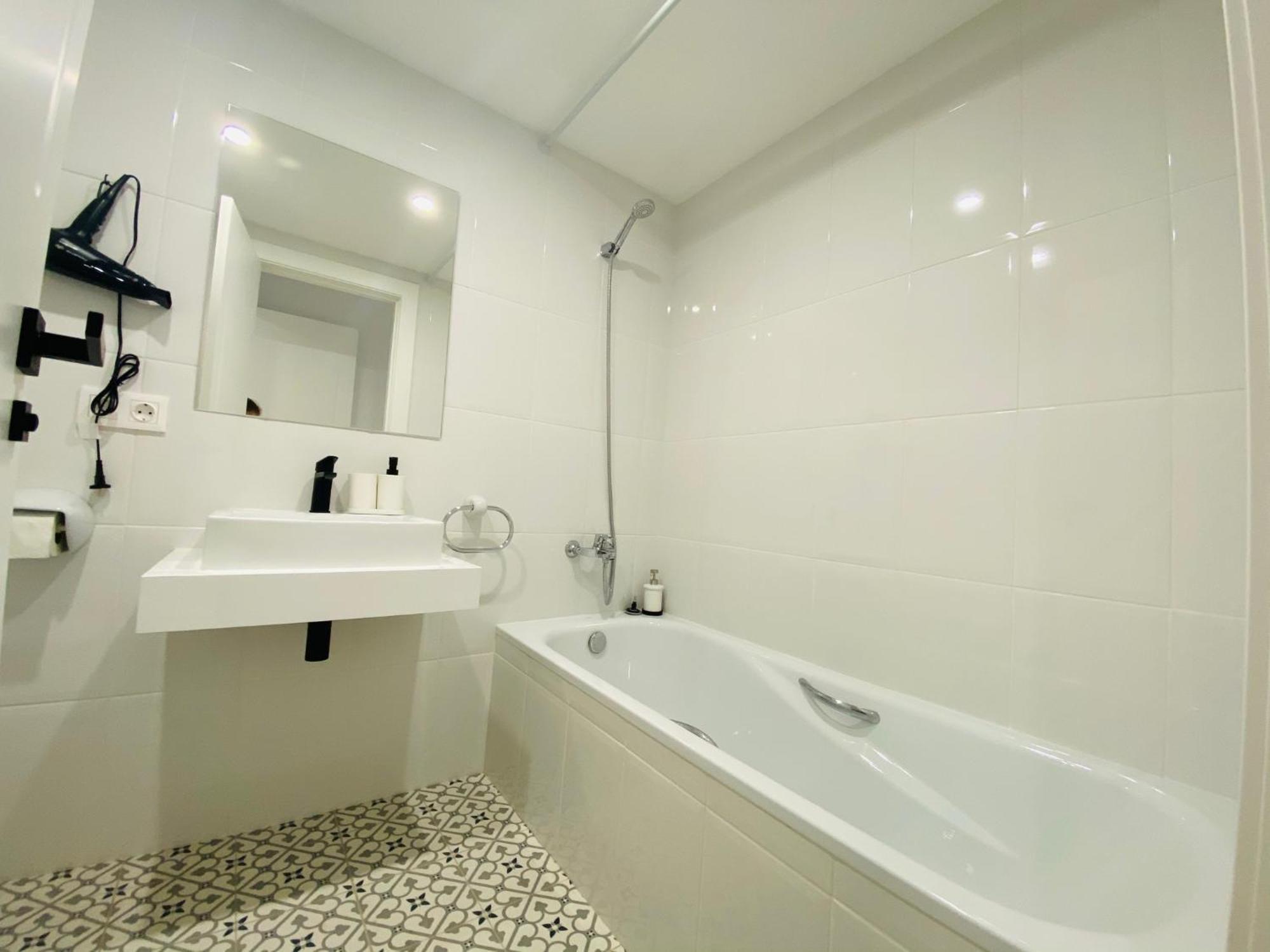 Apartment On The First Line Of The Sea With A View And Free Parking Marbella Exterior foto
