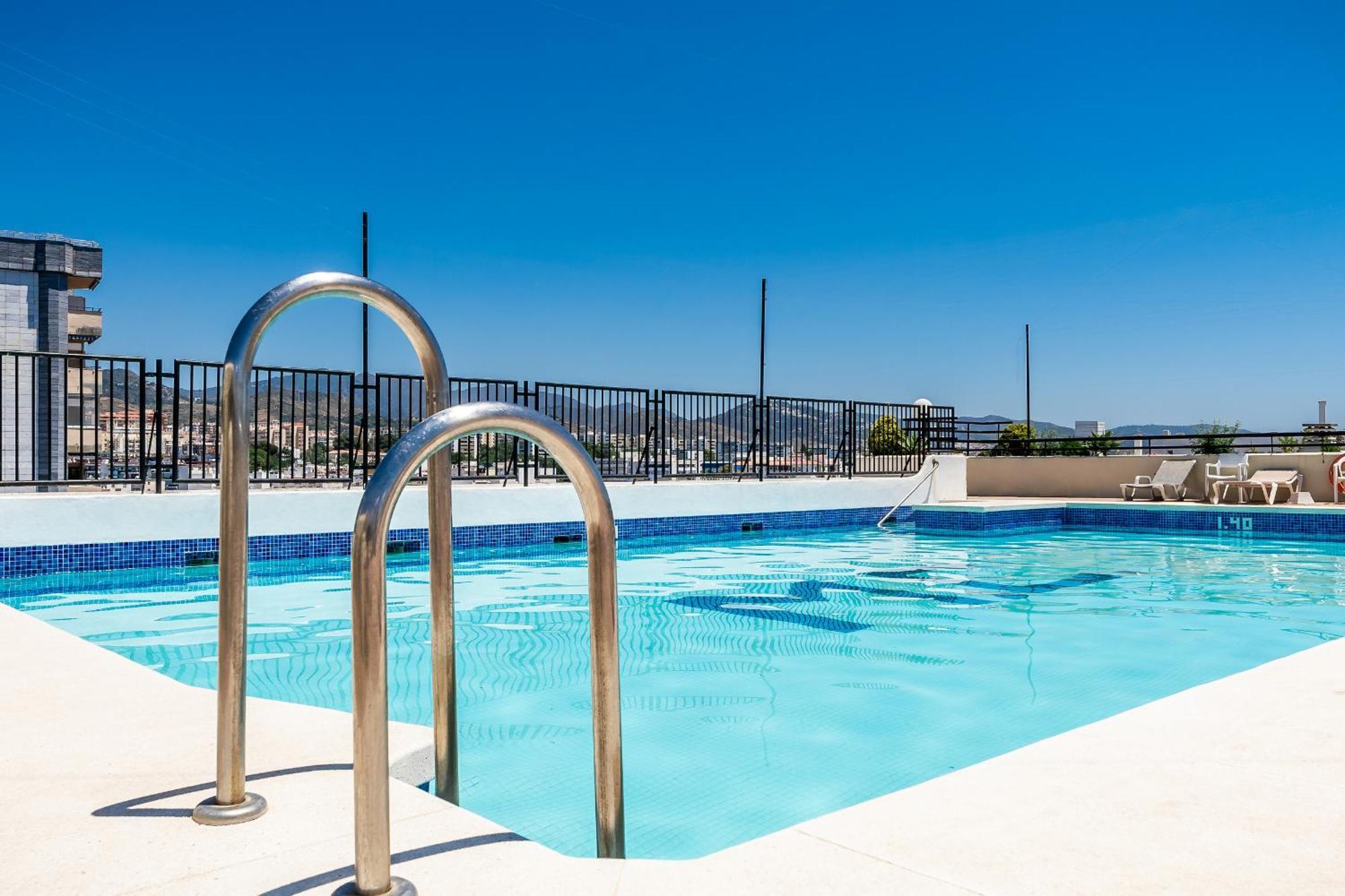 Apartment On The First Line Of The Sea With A View And Free Parking Marbella Exterior foto